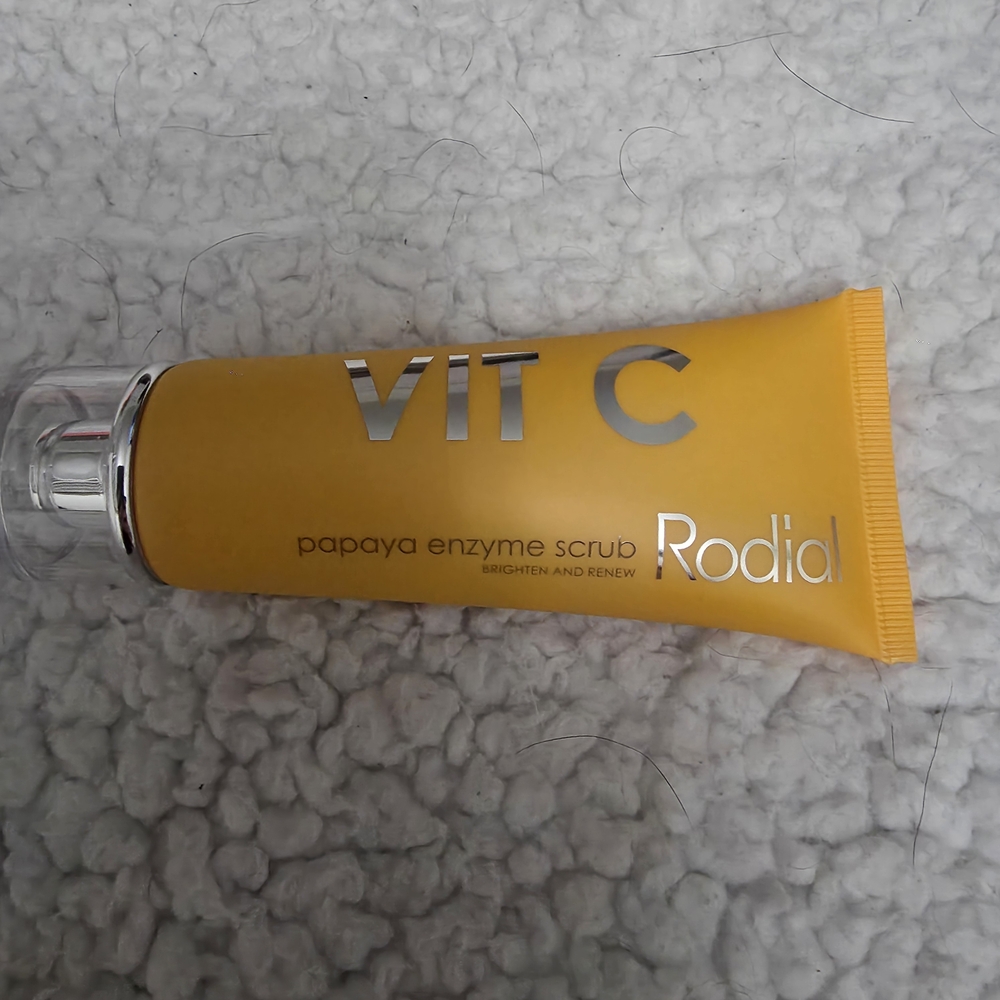 Rodial VIT C Papaya Enzyme Scrub